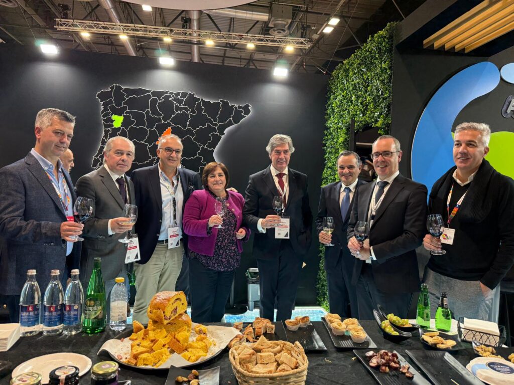 La Comunidad Intermunicipal del Alto Tâmega y Barroso (CIMAT) volvió a estar presente en FITUR, la Feria Internacional de Turismo de Madrid, que se celebró entre el 21 y el 25 de enero, reforzando su estrategia de promoción integrada y de afirmación del territorio en el contexto internacional.